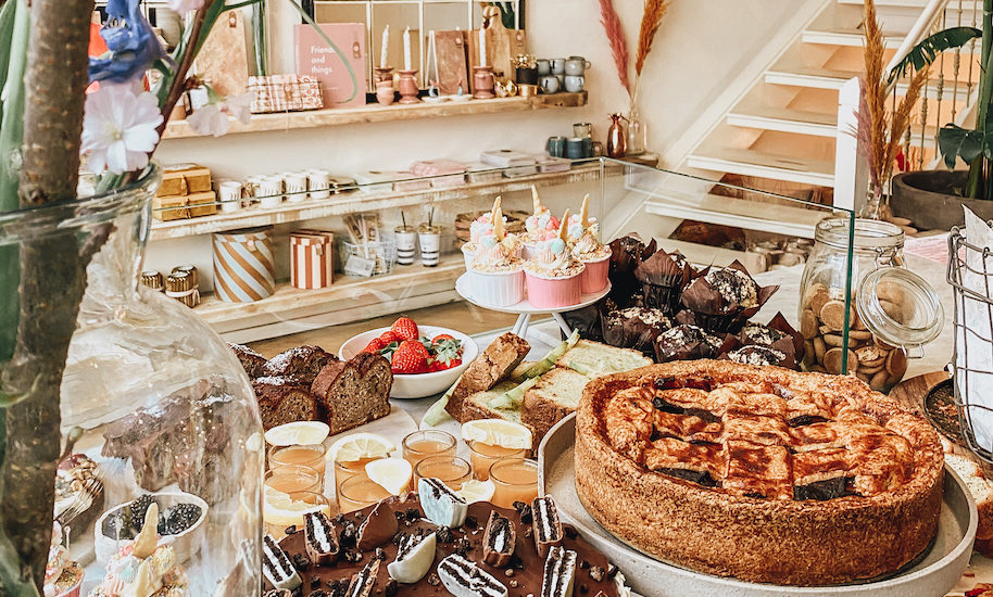 Große Kuchenauswahl im Café Pulk