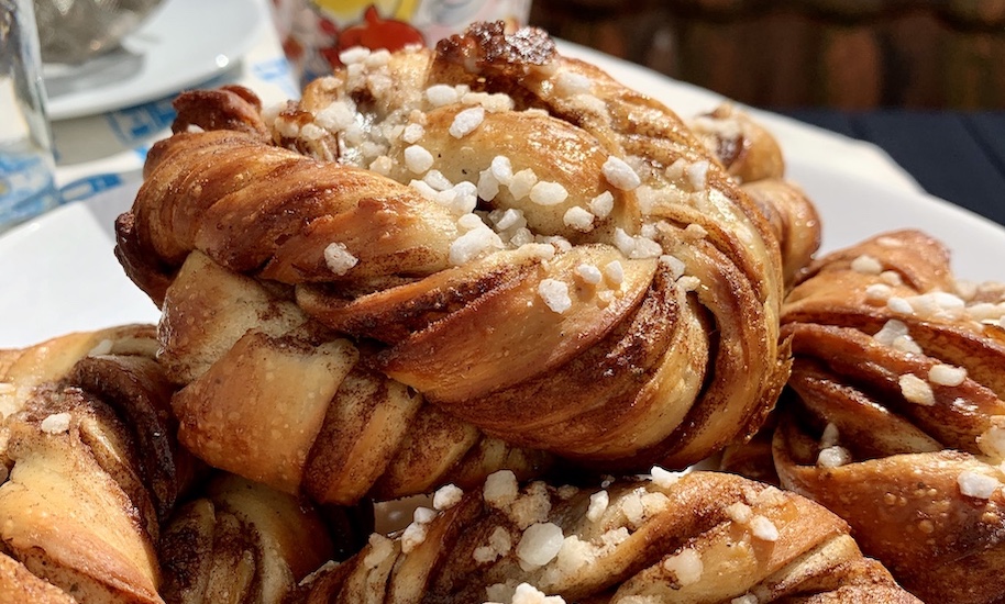 Gold braune Zimtschnecken von Selma's Bakery in Amsterdam