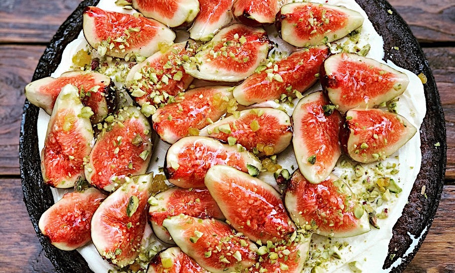 Bei De Laatste Kruimel gibt es sehr leckere Kuchen in Amsterdam, unter anderem Schokoladenkuchen mit Feigen.