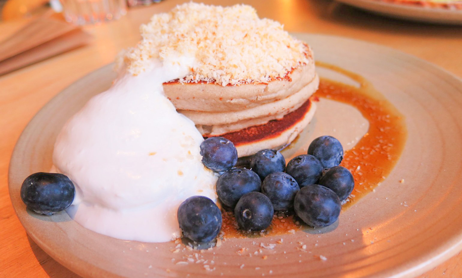 Pfannkuchen mit Blaubeeren, Mascarpone und Sirup