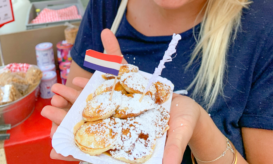 Die kleinsten Pfannkuchen (Poffertjes) auf dem Noordermarkt in Amsterdam