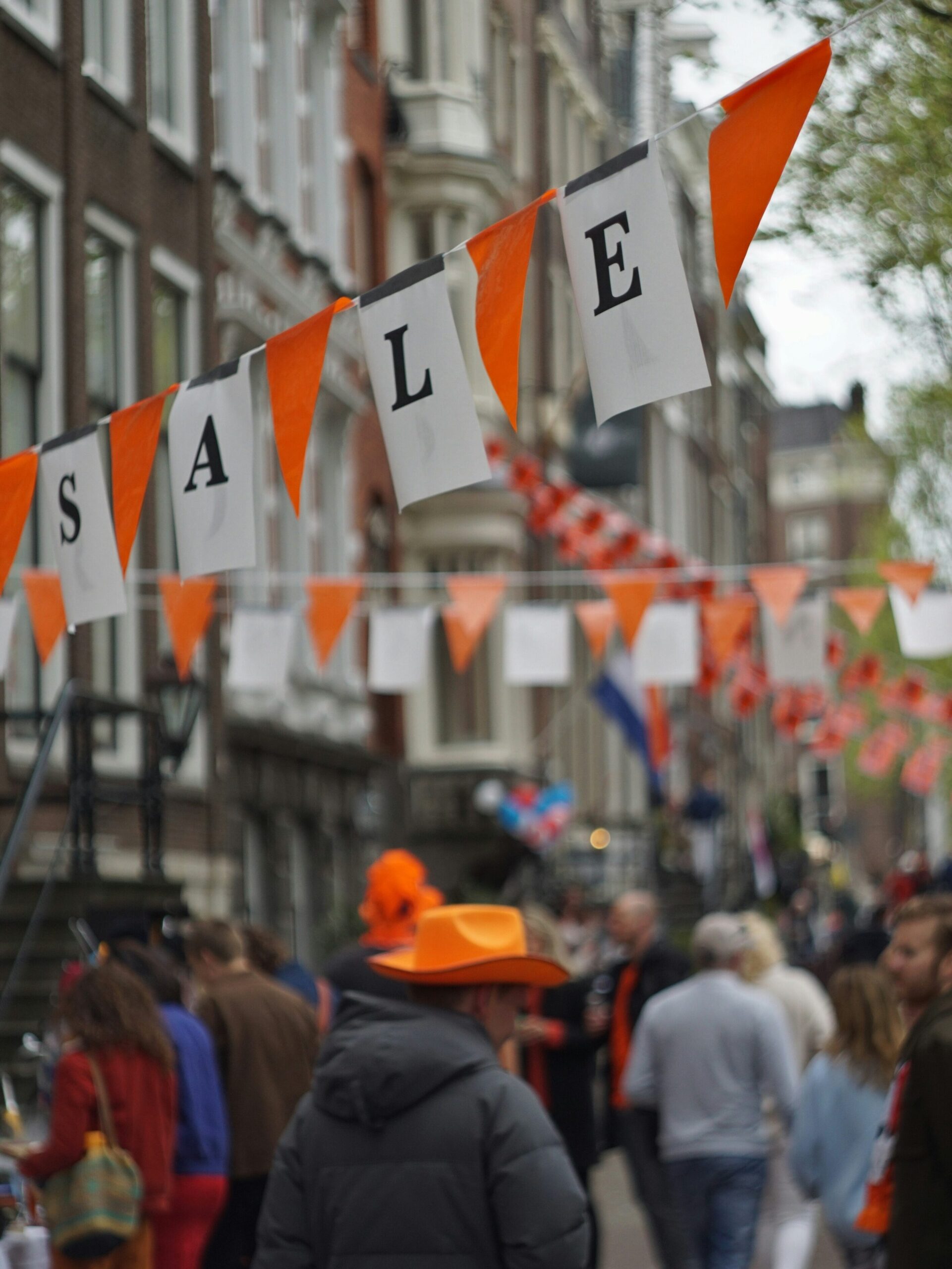Vrijmarkt am Königstag in Amsterdam