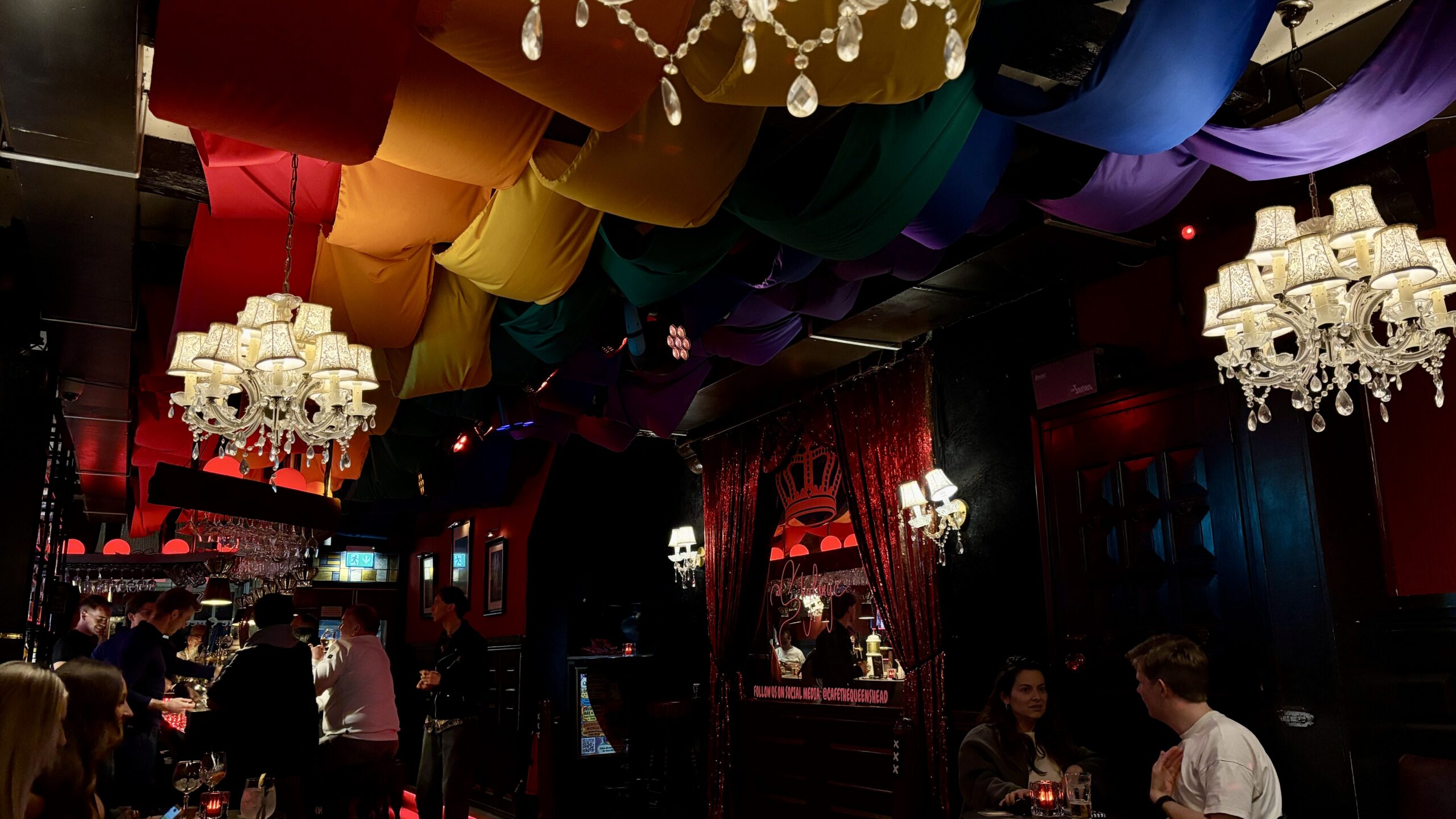 Dragqueenshow in Amsterdam im Cafe de Queens Head